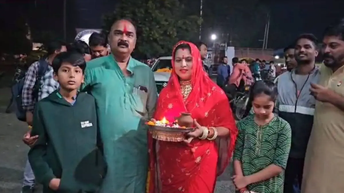 पति काम में व्यस्त थे तो बीवी पहुंच गई ऑफिस, फिर क्या हुआ जान लें