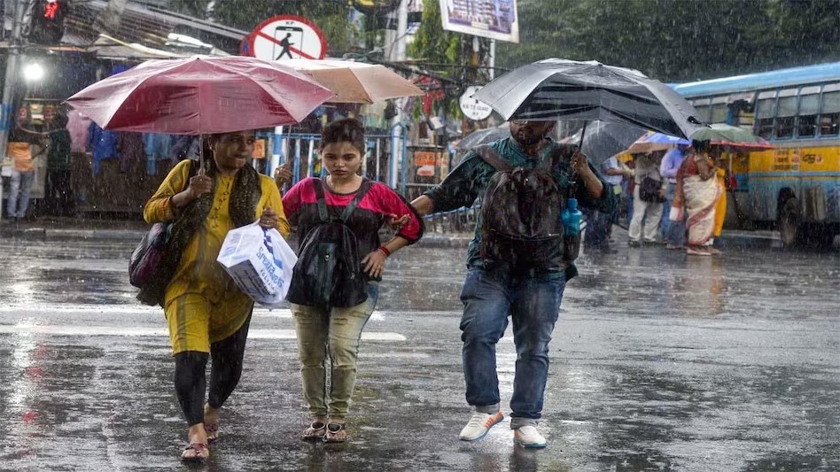 मानसून का कहर: दिल्ली-एनसीआर से लेकर महाराष्ट्र और मध्य प्रदेश तक भारी बारिश का अलर्ट..