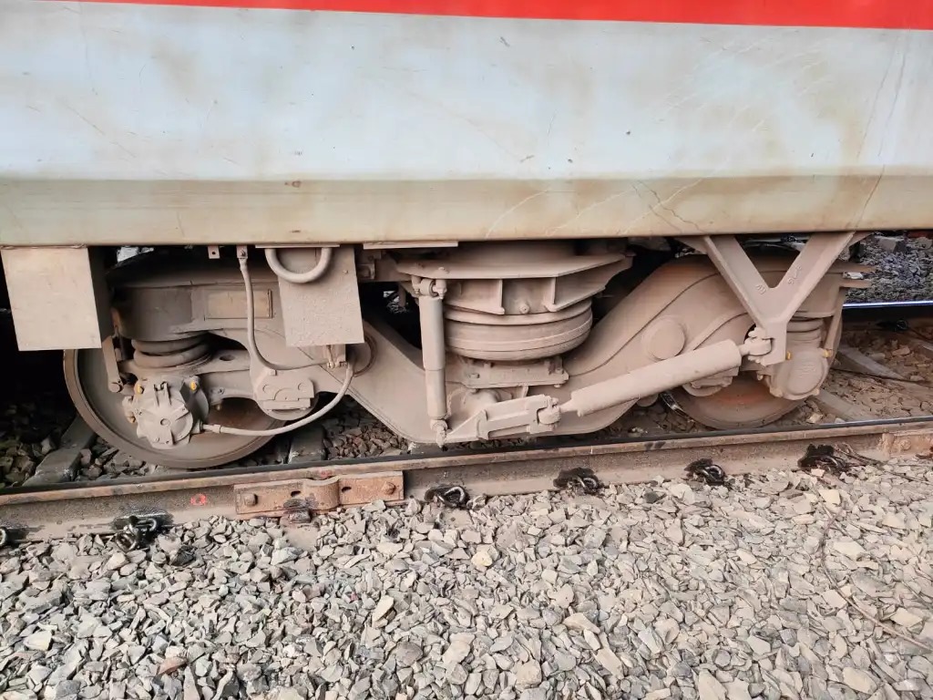 Jharkhand train accident: टाटानगर के पास पटरी से उतरी हावड़ा-मुंबई मेल