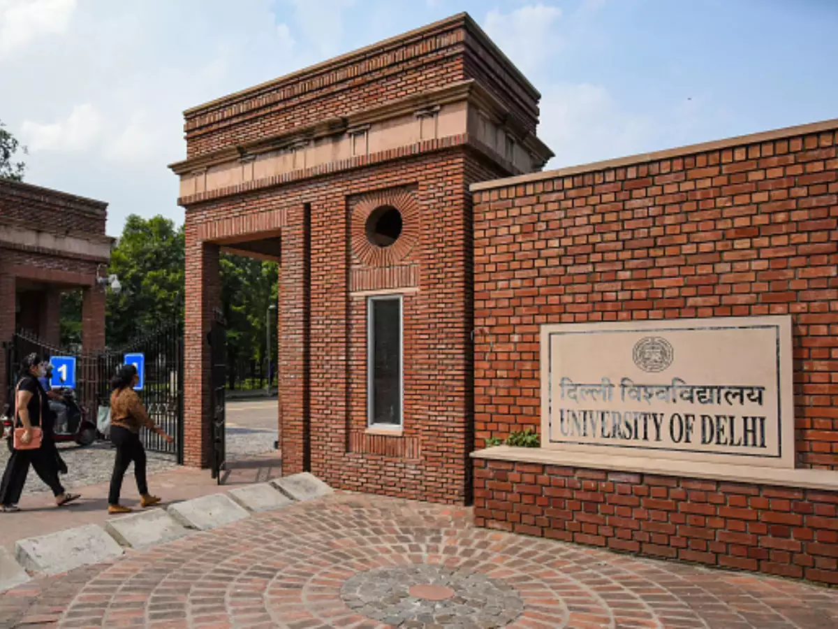 Delhi University में फीस हाइक: अंडरग्रेजुएट से पीएचडी तक सब प्रभावित