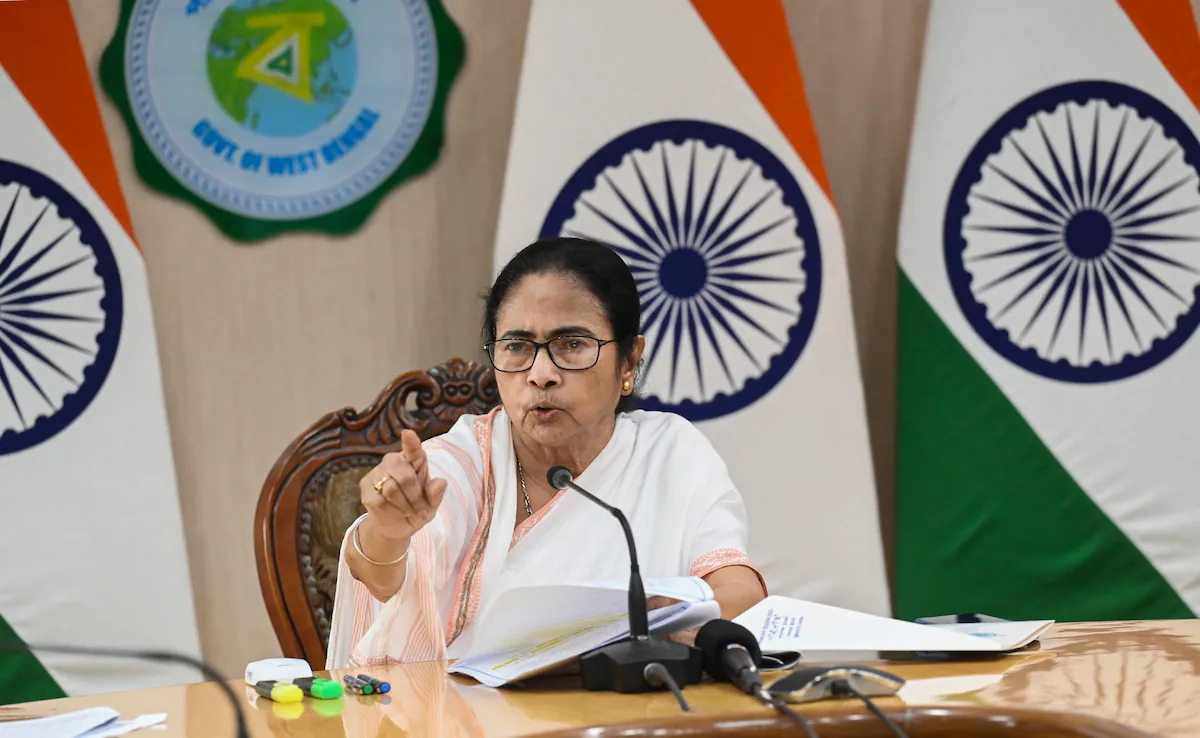 Mamata Banerjee के बयान पर विवाद: बांग्लादेश सरकार की आलोचना