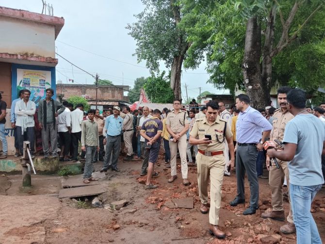 मध्य प्रदेश में जीर्ण-शीर्ण मकान की दीवार गिरने से 9 बच्चों की मौत, 2 घायल
