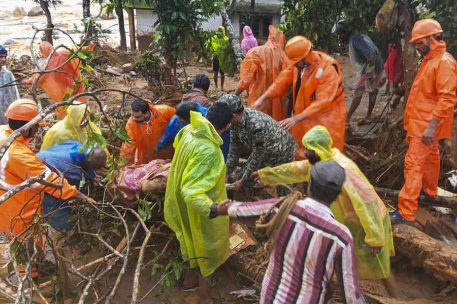 वायनाड भूस्खलन: केरल की भयावह आपदा, राजनीतिक विवाद