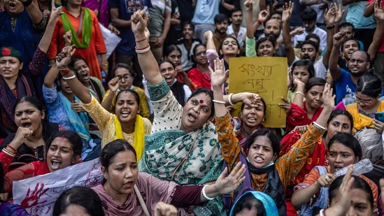 Bangladesh Crisis: शेख हसीना के भारत भाग जाने के बाद हिंसा