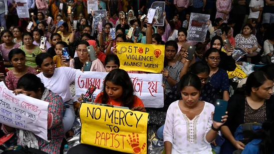 कोलकाता में रेजिडेंट डॉक्टर की हत्या: रेजिडेंट डॉक्टरों का त्वरित न्याय की मांग