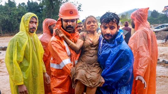 Kerala: में भारी बारिश: 7 जिलों में स्कूल बंद
