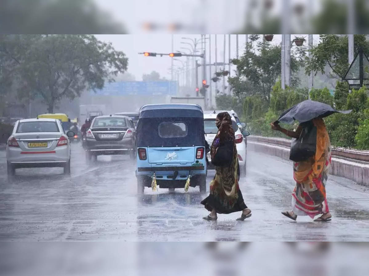 उत्तर प्रदेश में भारी बारिश से उमस से मिली राहत, आगरा में आज तेज वर्षा की संभावना