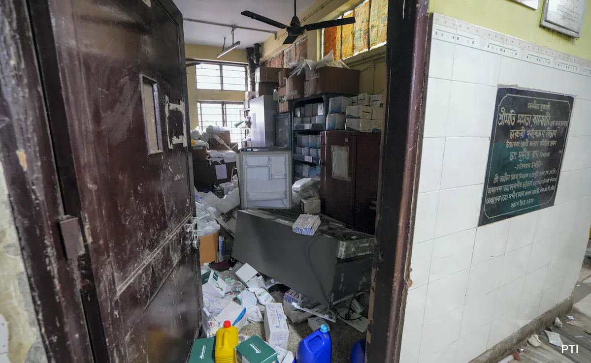 Vandalism in Kolkata hospital: 10 प्रमुख बिंदु जो आपको जानने चाहिए
