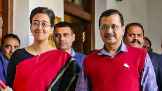स्वतंत्रता दिवस पर Delhi में झंडा फहराने को लेकर विवाद