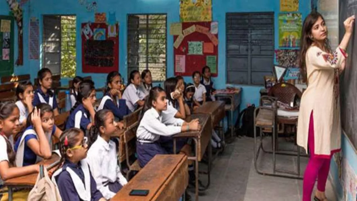 बिहार के शिक्षकों के लिए ऑनलाइन उपस्थिति अनिवार्य, वेतन रुकने की चेतावनी
