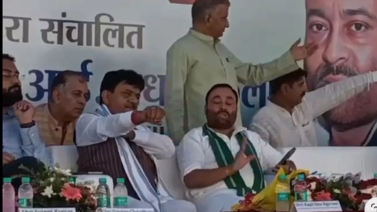 मुजफ्फरनगर में केंद्रीय मंत्री जयन्त चौधरी के कार्यक्रम में मंच पर भिड़े योगी सरकार के दो मंत्री, तीखी तकरार से बिगड़े हालात