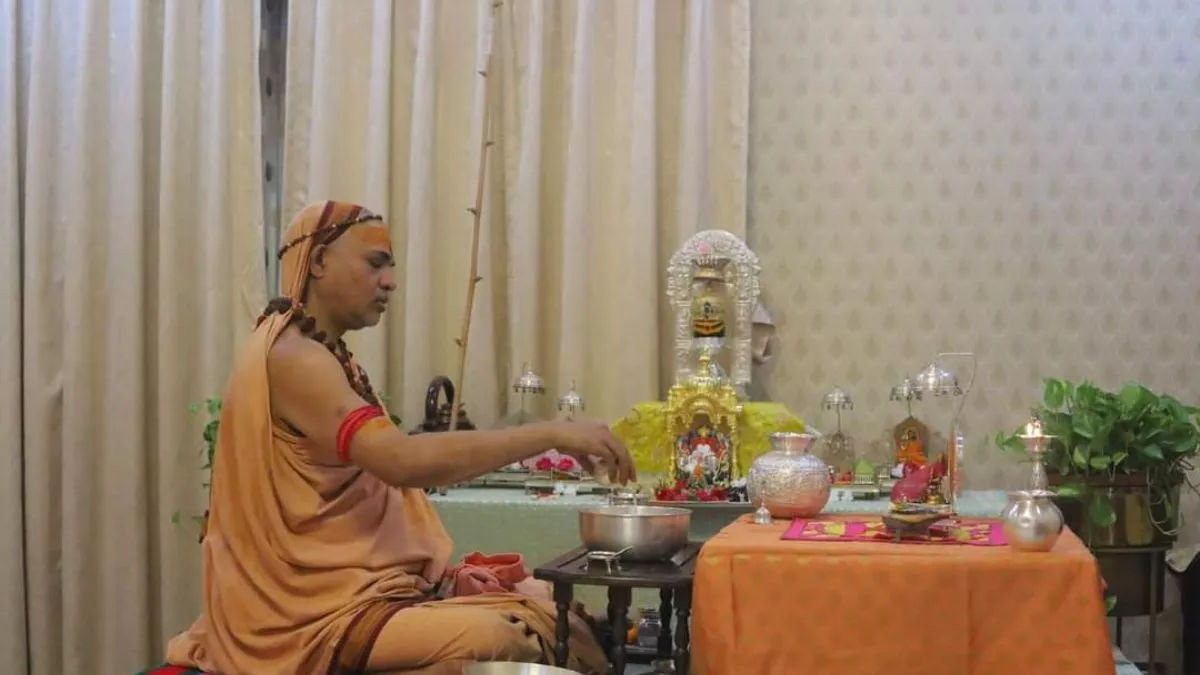 शंकराचार्य का बक्सर दौरा: अयोध्या और तिरुपति पर बयान, बाबा बागेश्वर के सवाल पर चुप्पी