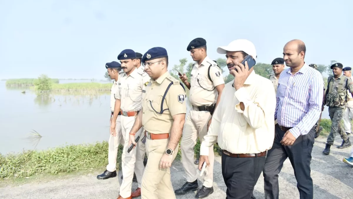 बिहार में बाढ़ से तबाही: दरभंगा समेत कई जिलों में संकट, कमला बलान से पानी ओवरफ्लो