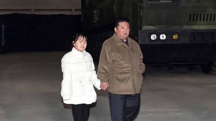 Kim Jong Un Health: किम जोंग उन की सेहत पर अफवाहें, बेटी के साथ प्रदर्शनी में आए नजर