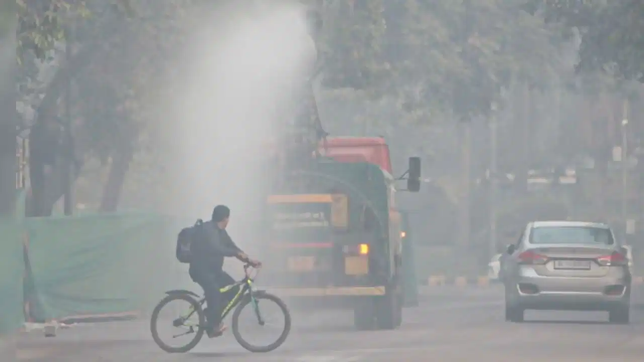 Delhi-NCR में GRAP-1 लागू, AQI 244 पहुंचा; कोयले और लकड़ी के इस्तेमाल पर प्रतिबंध