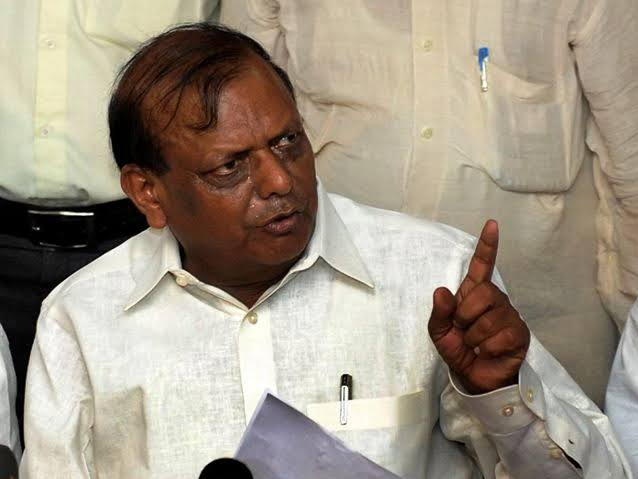 PM Modi News: खरगे के बयान पर सपा सांसद आरके चौधरी की प्रतिक्रिया, बोले- ‘हम तो समाजवादी पार्टी में हैं’