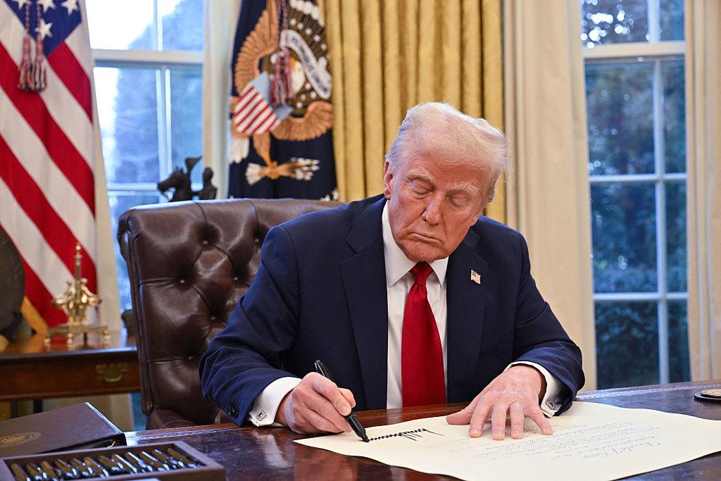 India US Tariff: ट्रंप ने रूस पर नए प्रतिबंधों से जुड़े कानून में दी छूट, भारत पर 100% अमेरिकी टैरिफ का खतरा फिलहाल टला