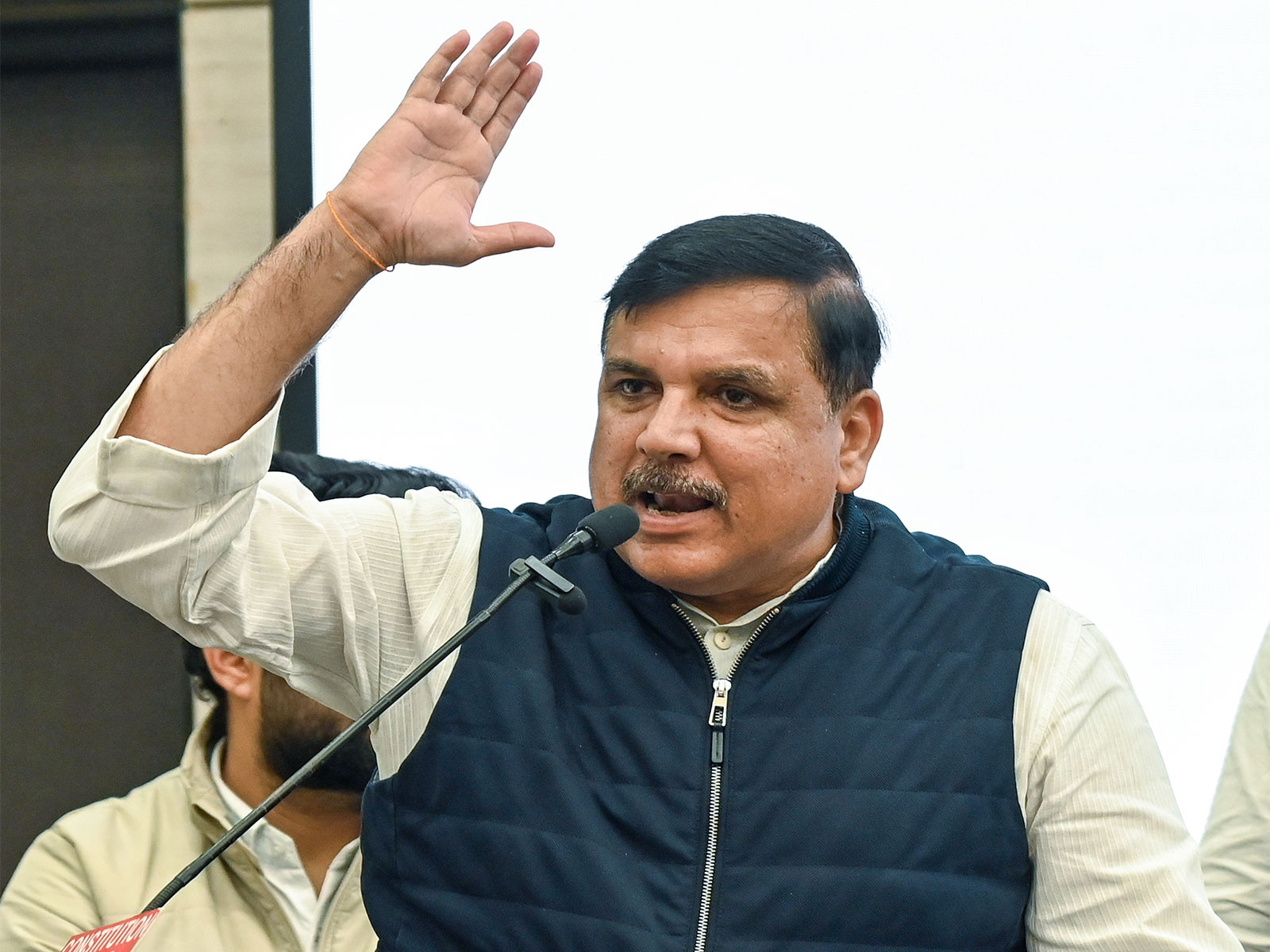 UP Voter List: यूपी में 13 लाख वोटरों के नाम जोड़ने पर संजय सिंह ने उठाए सवाल, चुनाव आयोग से मांगा जवाब
