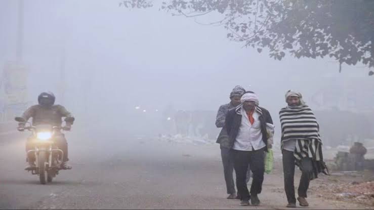 UP Weather Update: यूपी में बारिश के बाद बढ़ी ठंड, 24 जिलों में बारिश का अनुमान