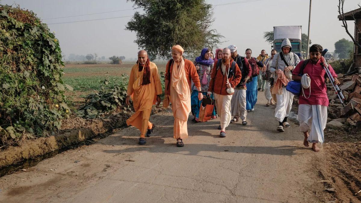 UP News: ब्रज 84 कोस परिक्रमा मार्ग की बदलेगी तस्वीर, यूपी में 22 धार्मिक सड़क परियोजनाओं को हरी झंडी