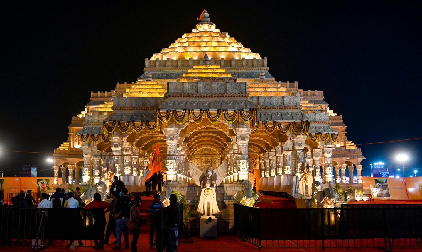 Ayodhya News: रामलला को चढ़ा शरद पूर्णिमा पर खास खीर का भोग, चांदनी रात में हुआ विशेष पूजन