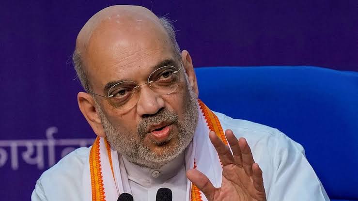 दिल्ली में अमित शाह की 4 घंटे चली बैठक, पुलिस अधिकारियों को कानून-व्यवस्था मजबूत करने के निर्देश