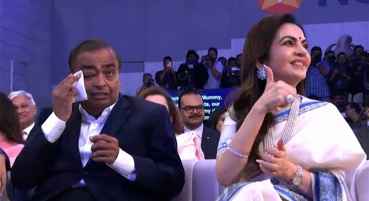Jio Platforms IPO Listing: बेटी ईशा की बातें सुन भावुक हुए मुकेश अंबानी, 1977 के दिनों को किया याद