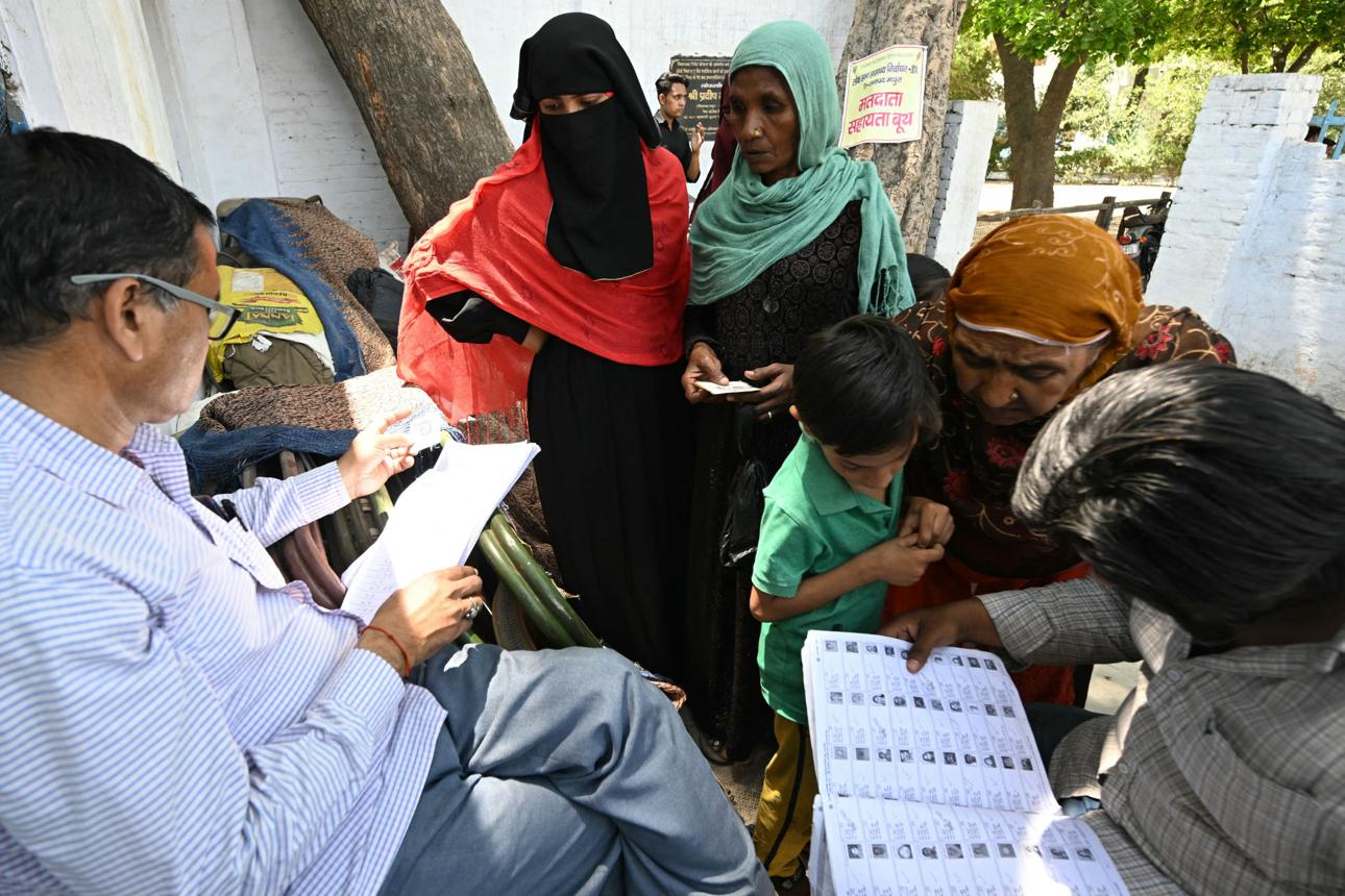 UP Voter List 2027: यूपी में वोटर लिस्ट को लेकर बड़ी तैयारी! 4 जनवरी 2027 को आएगी फाइनल सूची, नए वोटरों को मिलेगा मौका